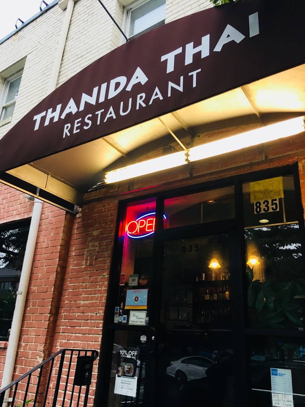 Thanida Thai Restaurant | restaurant | 835 N Royal St, Alexandria, VA 22314, USA | 7035356622 OR +1 703-535-6622