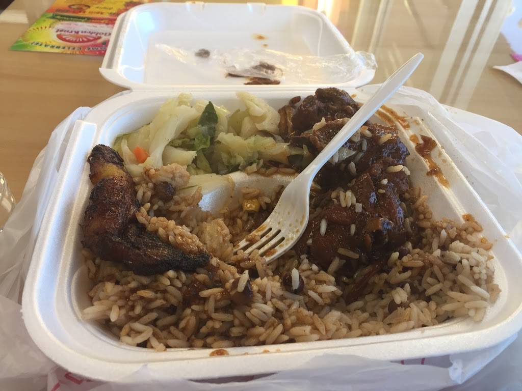 Golden Krust Caribbean Restaurant | bakery | 6920 Douglas Blvd, Douglasville, GA 30135, USA | 6786316920 OR +1 678-631-6920