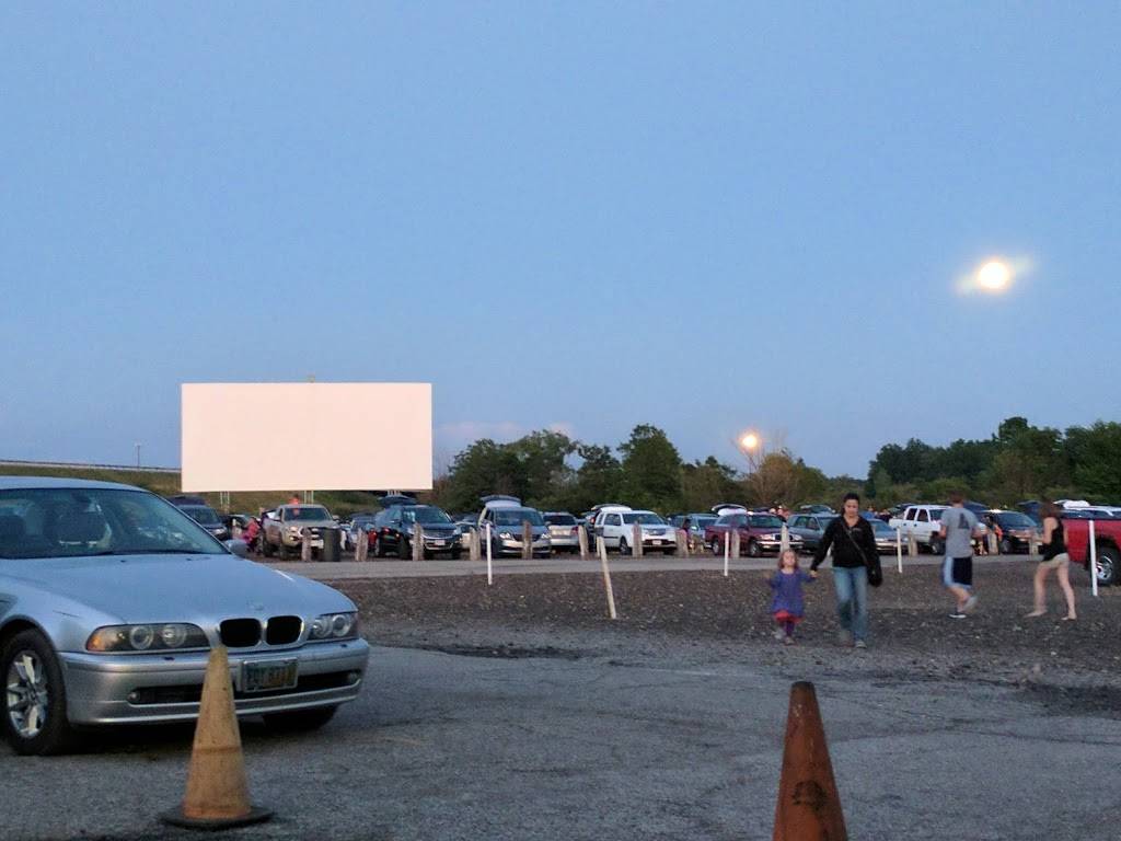 Aut-O-Rama Twin Drive In | restaurant | 33395 Lorain Rd, North Ridgeville, OH 44039, USA | 4403279595 OR +1 440-327-9595