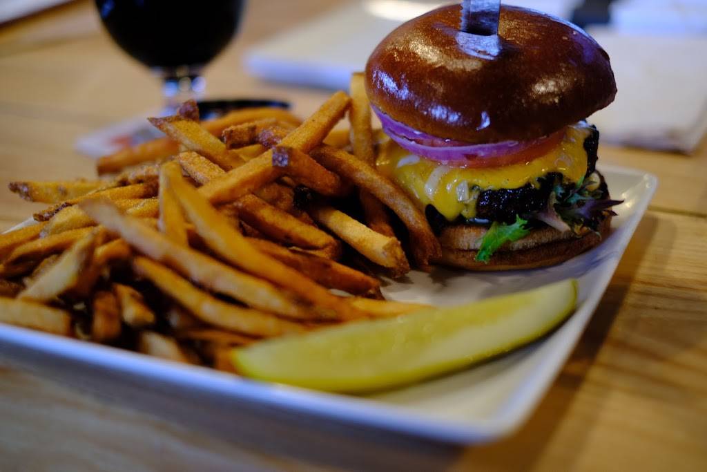 Off Square Brewing | restaurant | 11000 Delaware Pkwy, Crown Point, IN 46307, USA | 2193108898 OR +1 219-310-8898