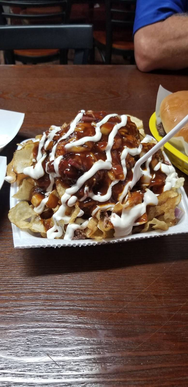 Chucks BarBQ & Burgers | restaurant | 268 FM 105, Silsbee, TX 77656, USA | 4092761100 OR +1 409-276-1100