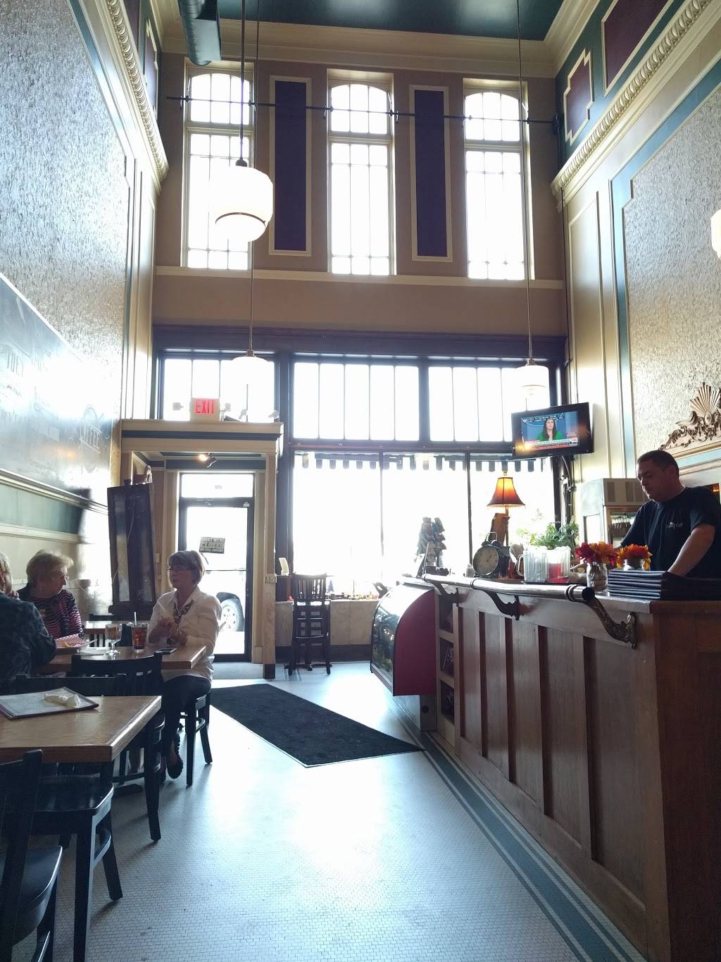 Schiraz | restaurant | 27 S Central Park, Jacksonville, IL 62650, USA | 2172430550 OR +1 217-243-0550