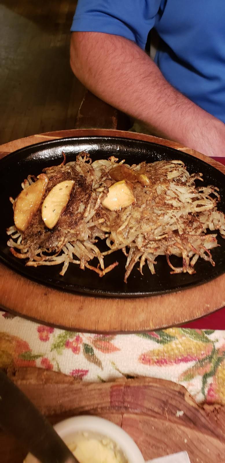 Bacaras Family Restaurant | restaurant | 329 Wheeler Ln, Jamestown, TN 38556, USA | 9318797121 OR +1 931-879-7121