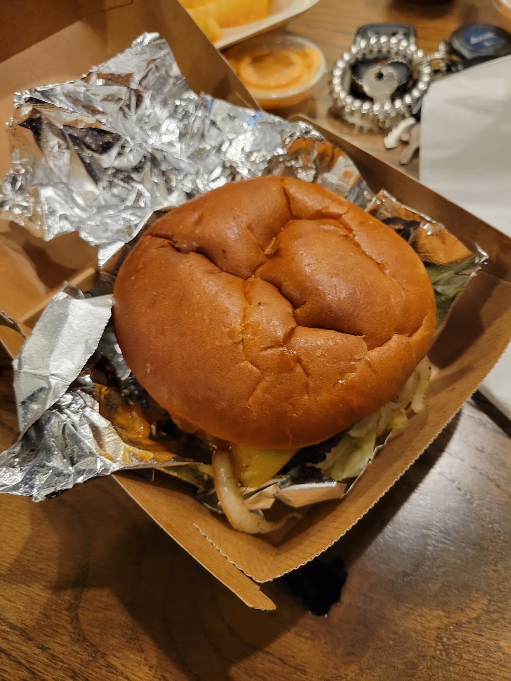 Burgeezy | restaurant | 2442 Central Ave, Indianapolis, IN 46205, USA | 3177825154 OR +1 317-782-5154