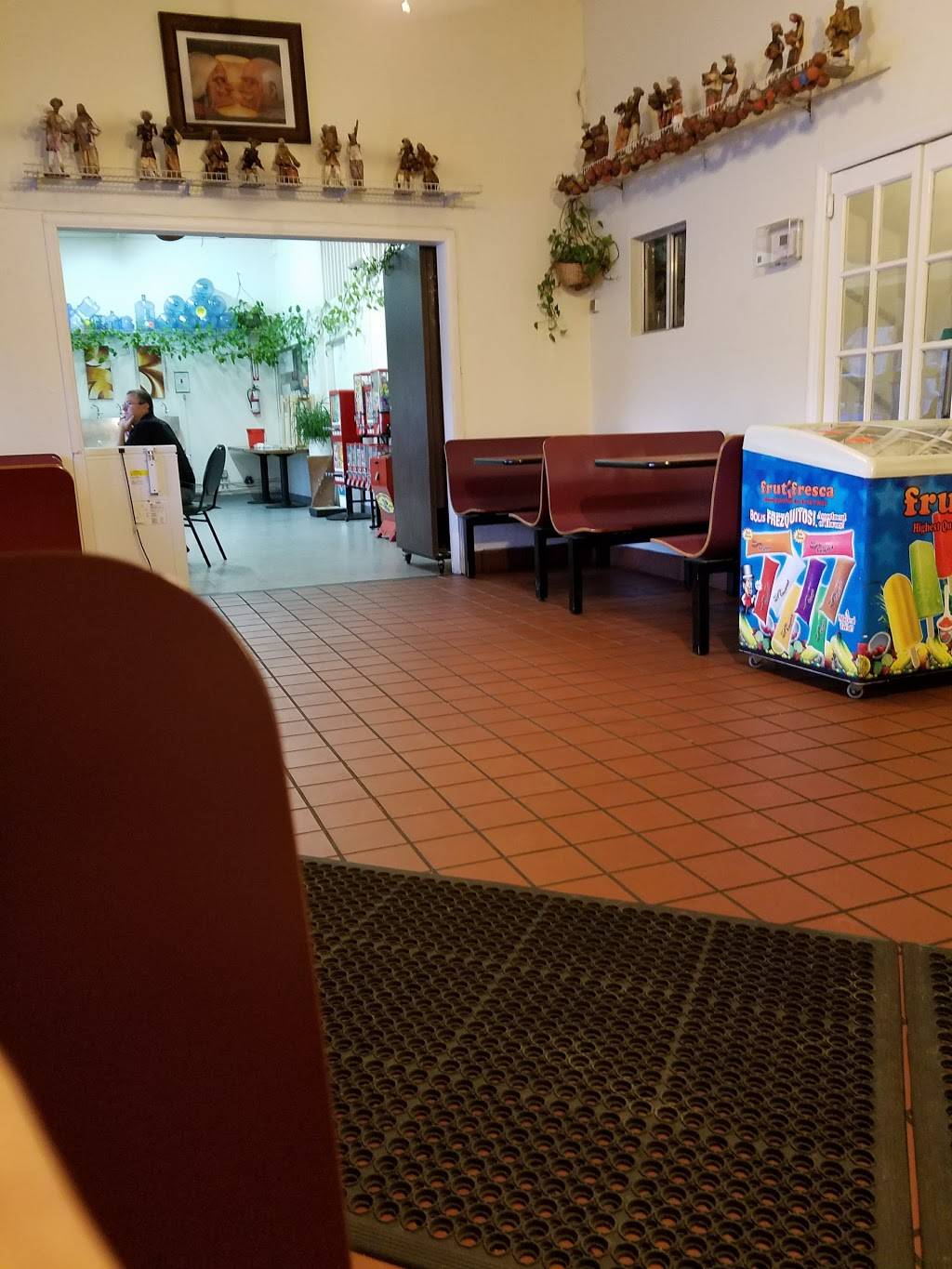 Taqueria El Pariente | restaurant | 24042 Newhall Ave, Newhall, CA 91321, USA | 6612229327 OR +1 661-222-9327