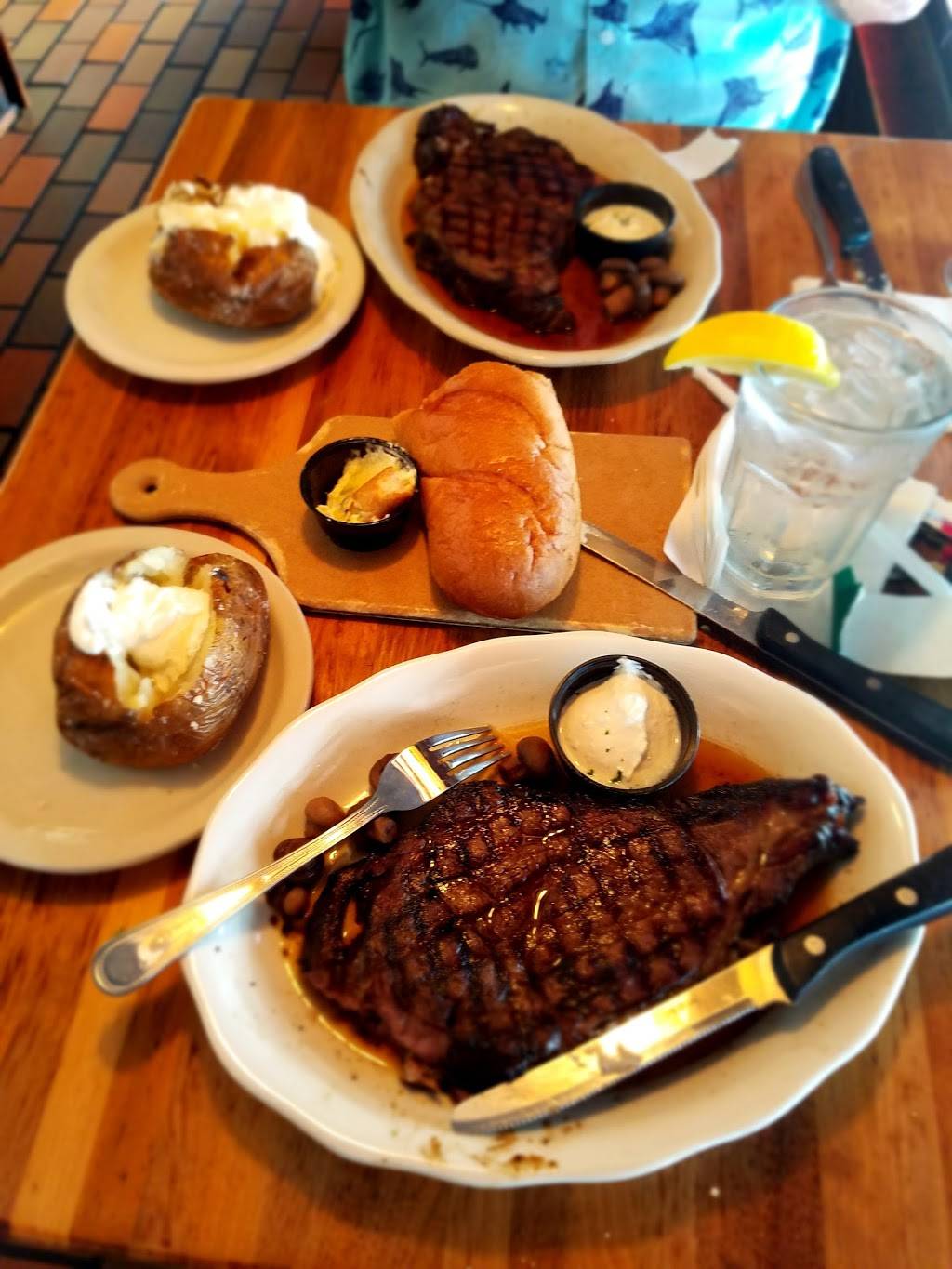 Jesses Steak and Seafood | restaurant | 524 W Brandon Blvd, Brandon, FL 33511, USA | 8136852381 OR +1 813-685-2381