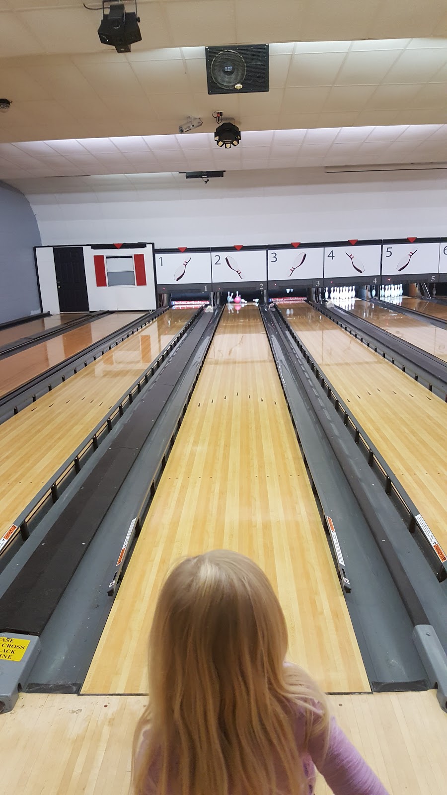 Riverside Lanes | restaurant | 3215 Riverside Dr, Danville, VA 24541, USA | 4345794604 OR +1 434-579-4604