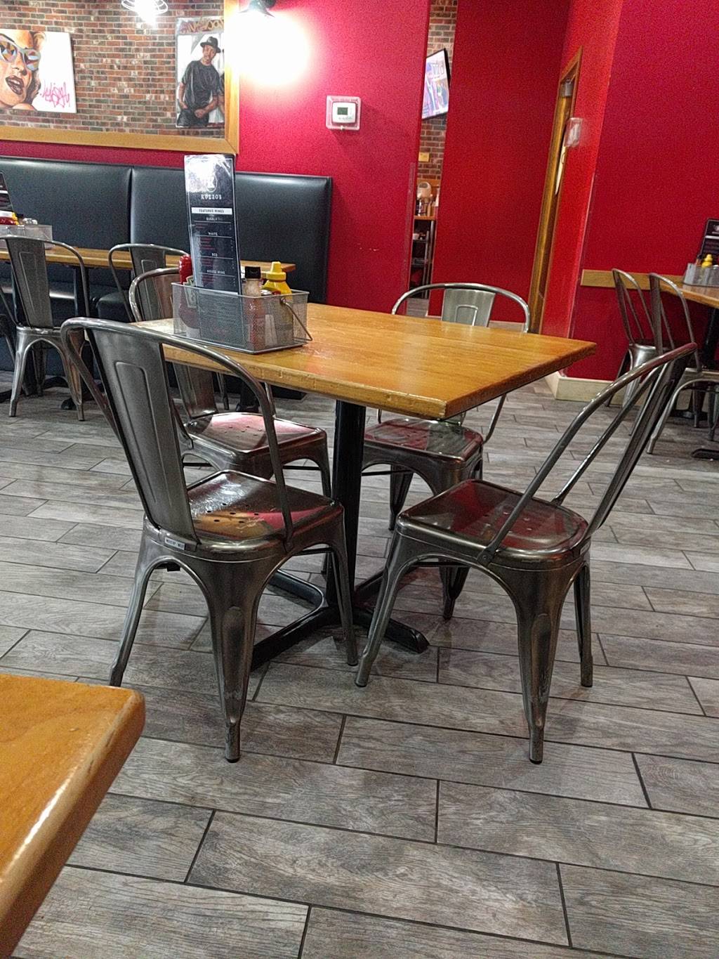 Kuzzos Chicken & Waffles | restaurant | 19345 Livernois, Detroit, MI 48221, USA | 3138610229 OR +1 313-861-0229