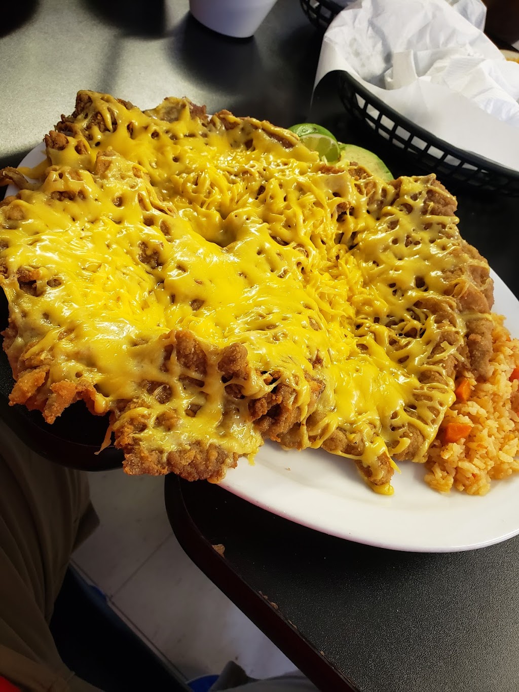 La Hacienda Restaurant | restaurant | 589 US-83, Roma, TX 78584, USA | 9568474130 OR +1 956-847-4130