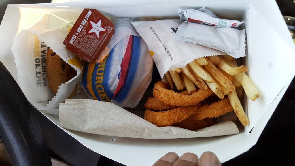 Carls Jr. | restaurant | 373 Aviation Blvd, Santa Rosa, CA 95403, USA | 7075755945 OR +1 707-575-5945