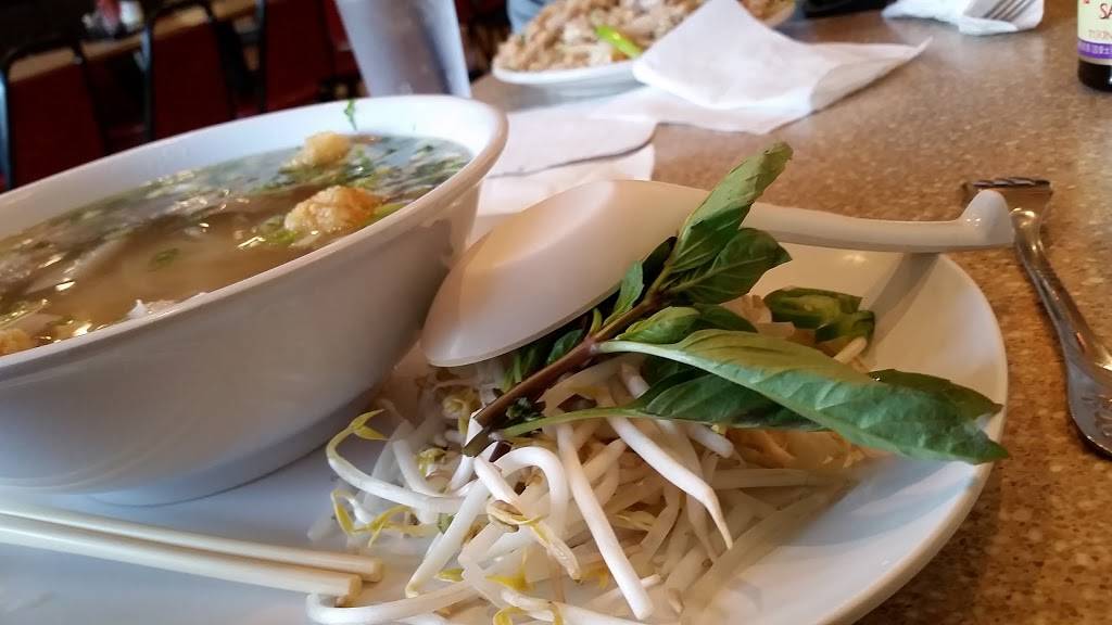 Banana Blossom | restaurant | 1724 Lowry Ave N, Minneapolis, MN 55411, USA | 6122871259 OR +1 612-287-1259