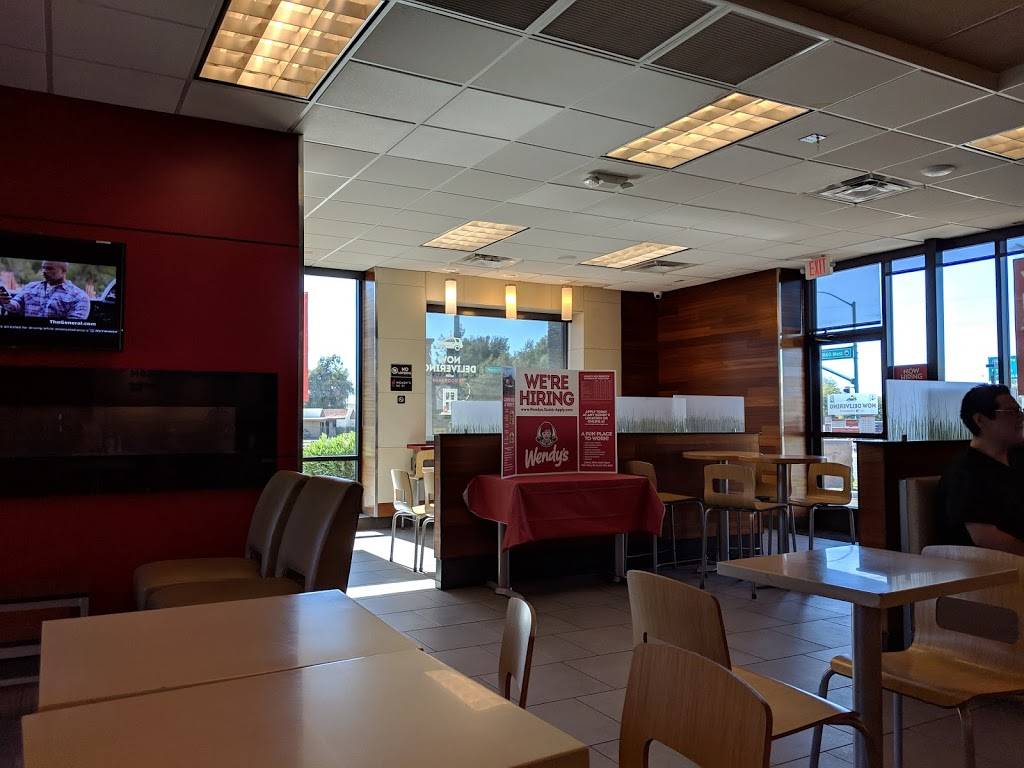 Wendys | restaurant | 2640 W Thunderbird Rd, Phoenix, AZ 85023, USA | 6025482217 OR +1 602-548-2217