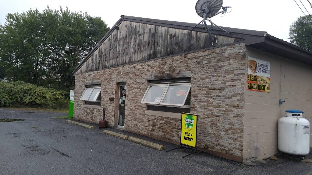 Luckys Corner Deli | restaurant | 720 W Centre St, Shenandoah, PA 17976, USA | 5704621447 OR +1 570-462-1447