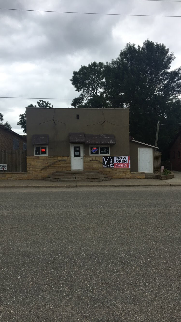 Vs Grill and Pub | restaurant | 311 1st St, Darwin, MN 55324, USA | 3206933333 OR +1 320-693-3333