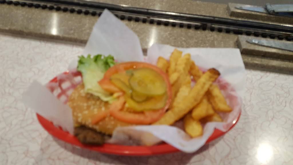 2Toots Train Whistle Grill | restaurant | 450 N Main St, Glen Ellyn, IL 60137, USA | 6308584300 OR +1 630-858-4300