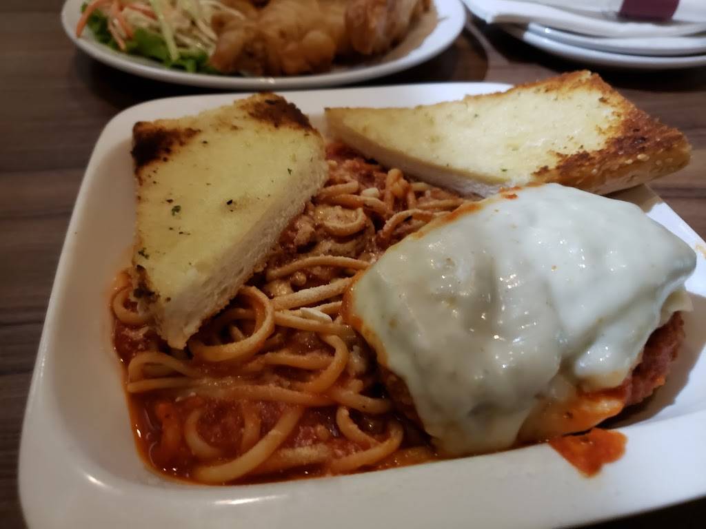 Queens Head | restaurant | 2555 Victoria Park Ave, Scarborough, ON M1T 1A3, Canada | 4168503291 OR +1 416-850-3291