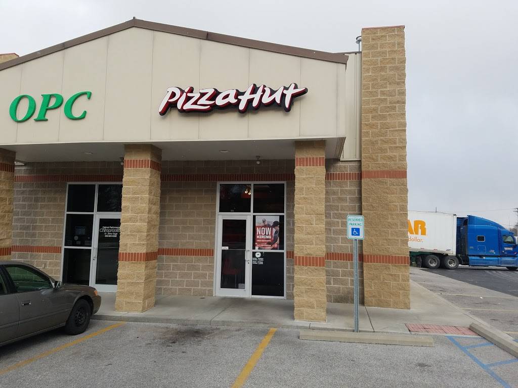 Pizza Hut | restaurant | 701 N Main St, Huntingburg, IN 47542, USA | 8126830130 OR +1 812-683-0130
