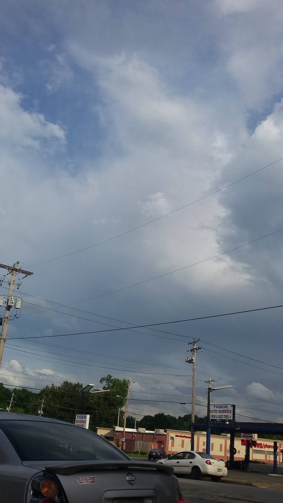 Jack Pirtle Fried Chicken | restaurant | 811 S Highland St, Memphis, TN 38111, USA | 9014589777 OR +1 901-458-9777