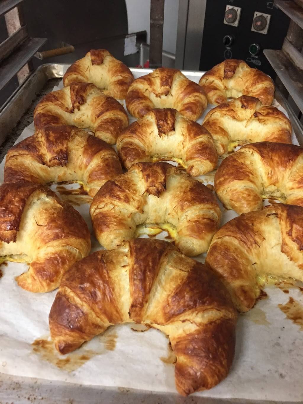 Manhattan Bagel | cafe | 881 Main St, Sayreville, NJ 08872, USA | 7325250696 OR +1 732-525-0696