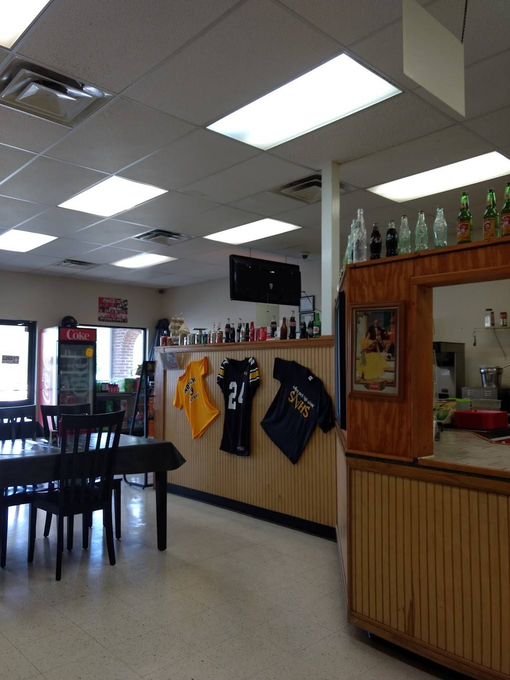 Hot Dog Hut | restaurant | 2718 N John B Dennis Hwy F, Kingsport, TN 37660, USA | 4232882178 OR +1 423-288-2178