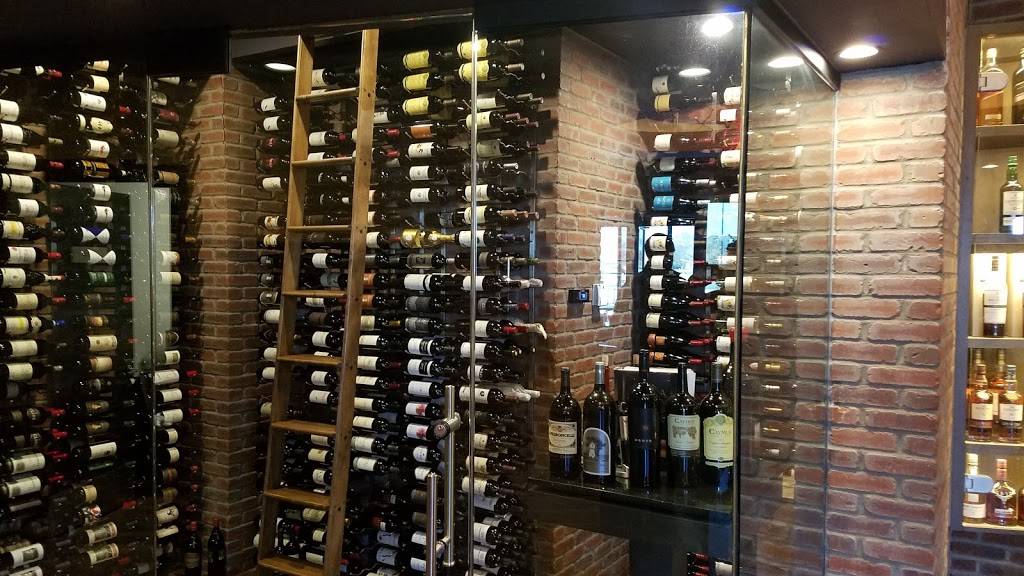 Scotch & Sirloin | restaurant | 5325 E Kellogg Dr, Wichita, KS 67218, USA | 3166858701 OR +1 316-685-8701