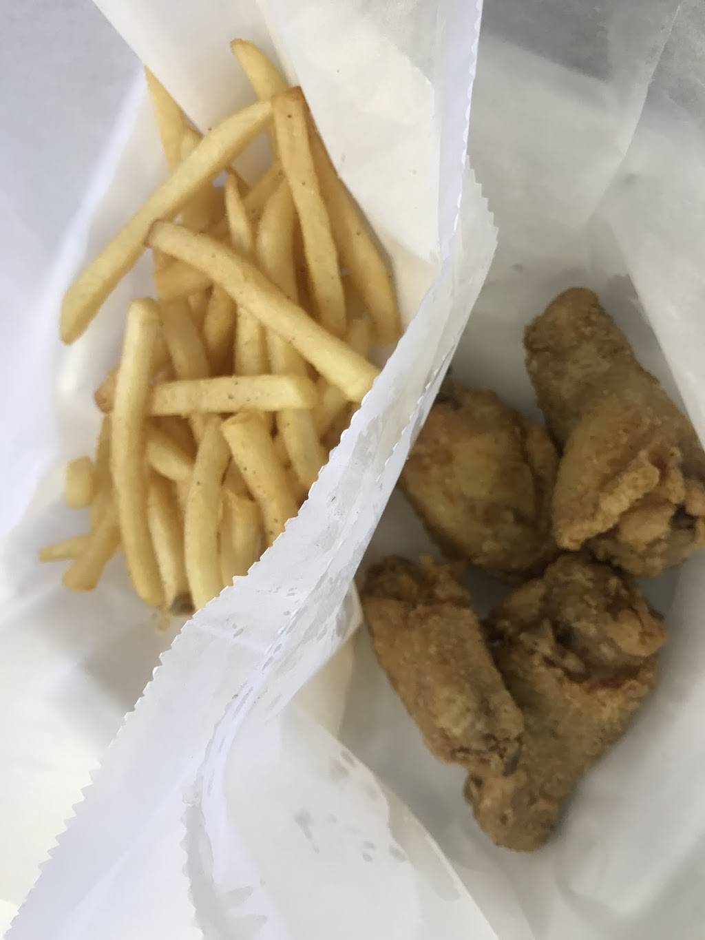 Trae’s Burgers•Chicken•Fish | restaurant | 1802 28th St SW, Wyoming, MI 49519, USA | 6166475942 OR +1 616-647-5942