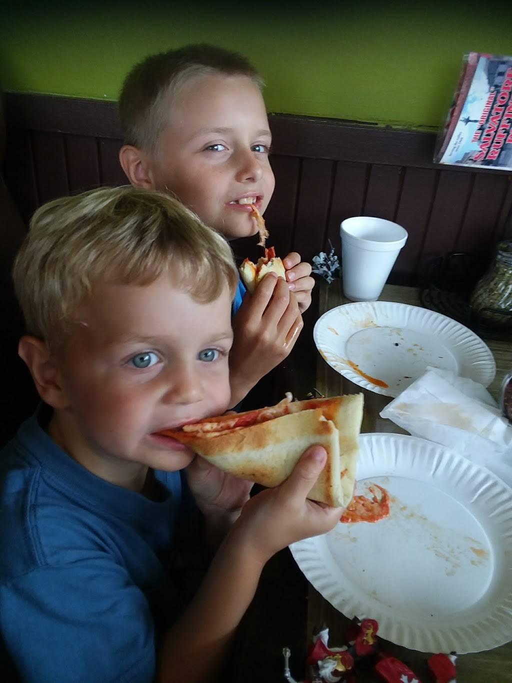 Salvatore Ruffinos | restaurant | 1902 W Allen St, Allentown, PA 18104, USA | 6104373621 OR +1 610-437-3621