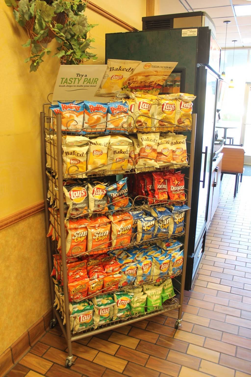 Subway | restaurant | 822 N Madison Blvd, Roxboro, NC 27573, USA | 3363225300 OR +1 336-322-5300
