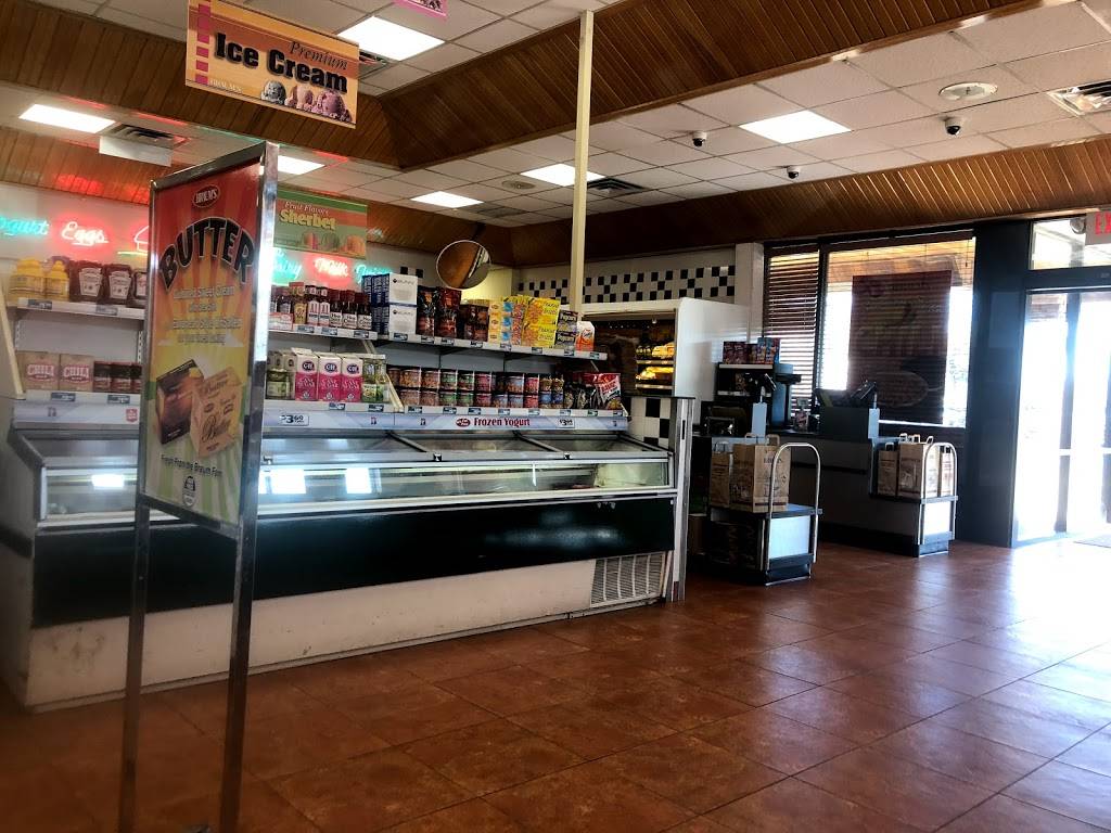 Braums Ice Cream & Burger Restaurant | restaurant | 6450 North Fwy, Fort Worth, TX 76137, USA | 8178478114 OR +1 817-847-8114