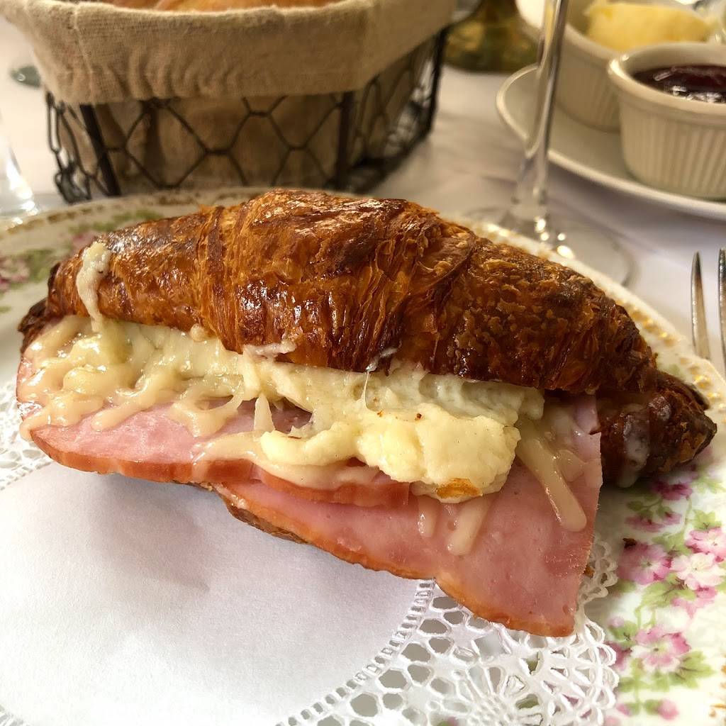 Bistro Pierre Lapin | restaurant | 99 Bank St, New York, NY 10014, USA | 2128586600 OR +1 212-858-6600