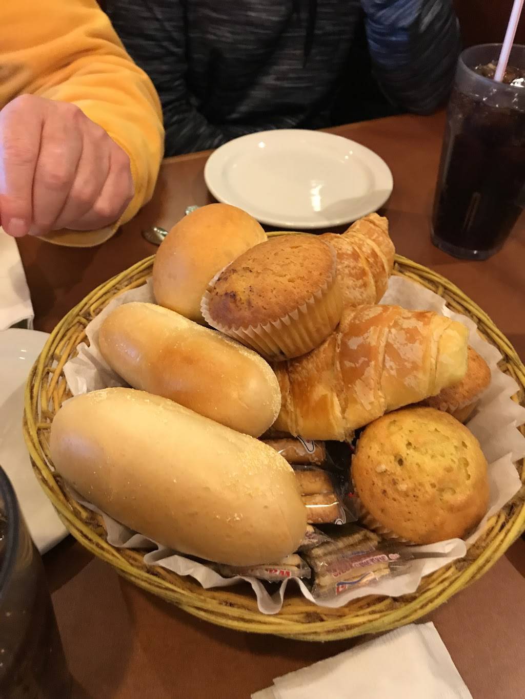 Dappers West Family Restaurant | restaurant | 980 W Lake St, Addison, IL 60101, USA | 6305432700 OR +1 630-543-2700