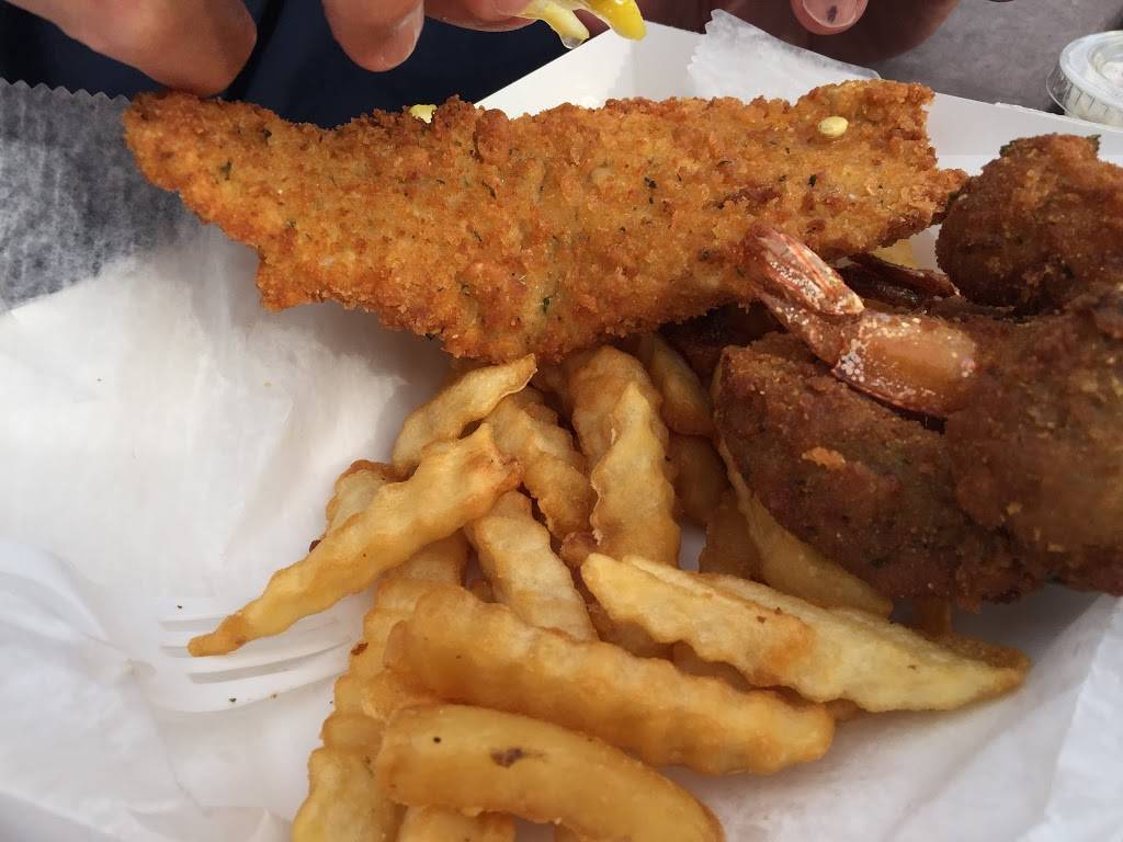 Crabby Amys, | restaurant | 2880 Ocean Ave, Seaford, NY 11783, USA | 5167832554 OR +1 516-783-2554