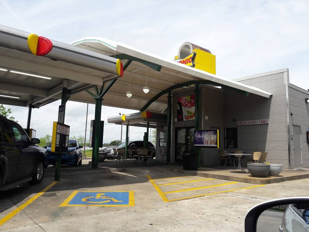 Sonic Drive-In | restaurant | 2841 Florence Blvd, Florence, AL 35630, USA | 2567180960 OR +1 256-718-0960