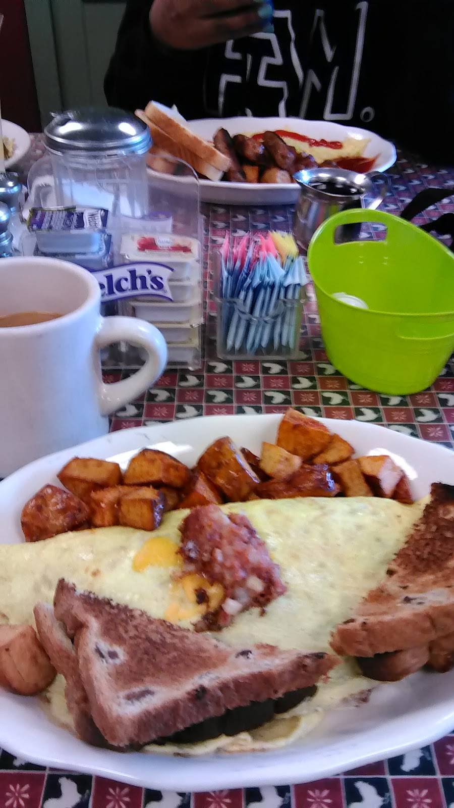 Hen House | restaurant | 95 West St, Gardner, MA 01440, USA | 9786326322 OR +1 978-632-6322