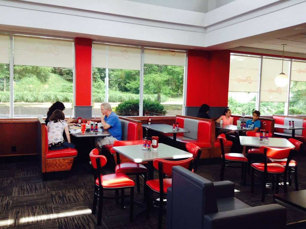 Friendlys | restaurant | 240 Buckland St, Manchester, CT 06040, USA | 8606447790 OR +1 860-644-7790