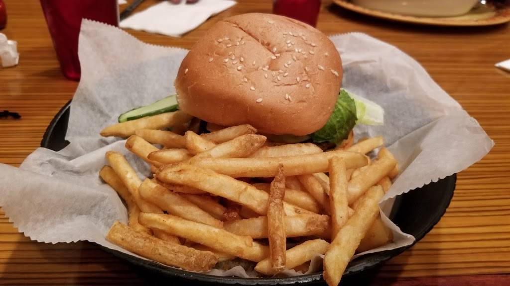 Lake Pizza & Restaurant | restaurant | 39 Thompson Rd, Webster, MA 01570, USA | 5089433684 OR +1 508-943-3684