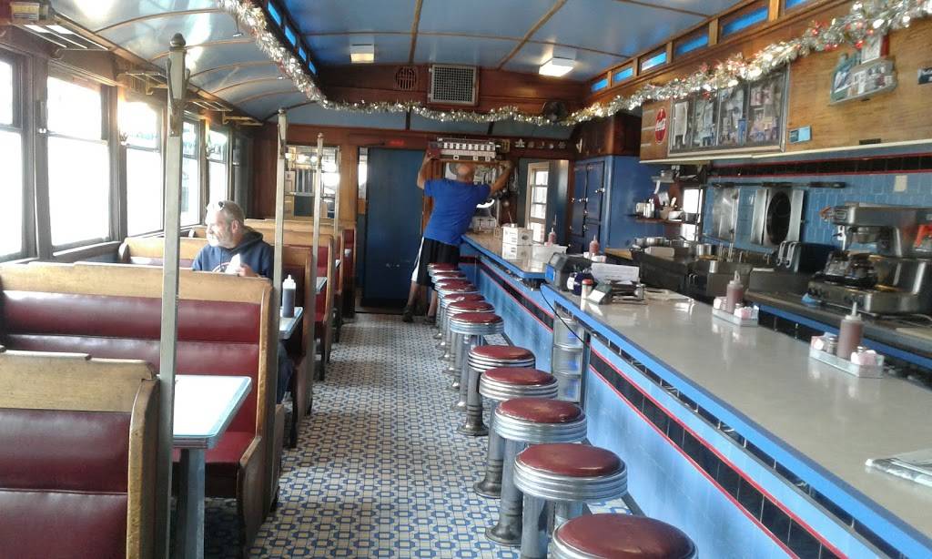 Tumble Inn Diner | restaurant | 1 Main St, Claremont, NH 03743, USA | 6035046561 OR +1 603-504-6561