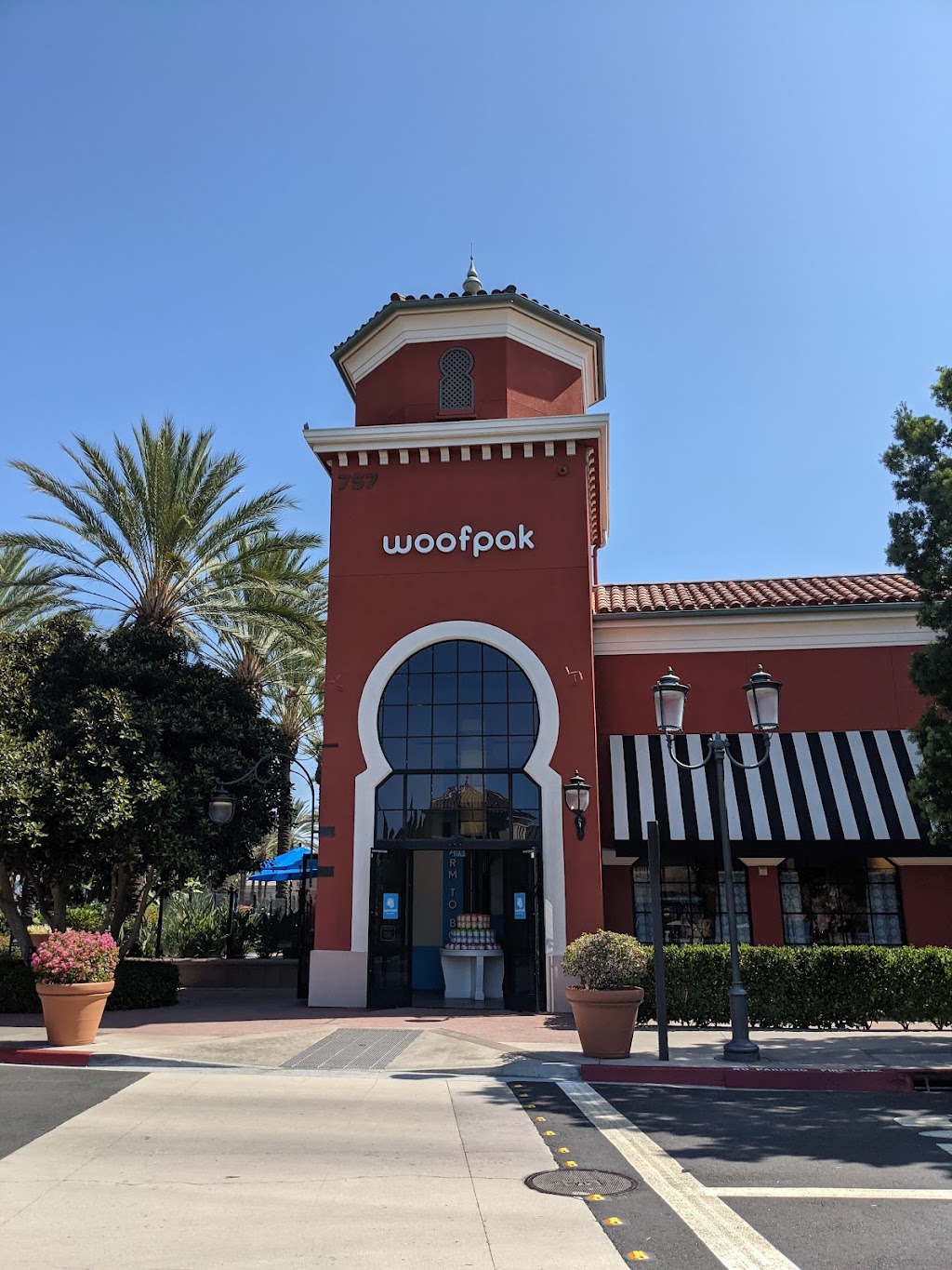 Woofpak Pet Kitchen | restaurant | 771 Spectrum Center Dr, Irvine, CA 92618, USA | 9499320565 OR +1 949-932-0565