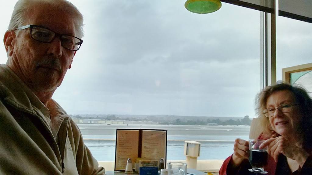 Golden Tee Restaurant & Bar | restaurant | 200 Fred Kane Dr #201, Monterey, CA 93940, USA | 8313731232 OR +1 831-373-1232