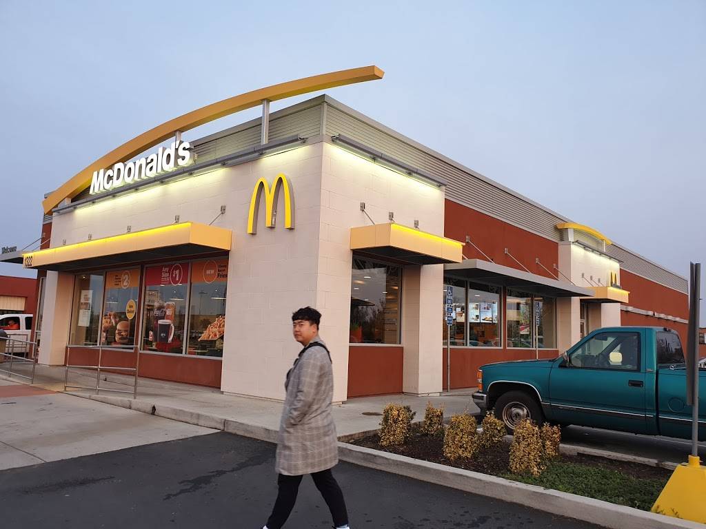 McDonalds | cafe | 1322 E F St, Oakdale, CA 95361, USA | 2098477788 OR +1 209-847-7788