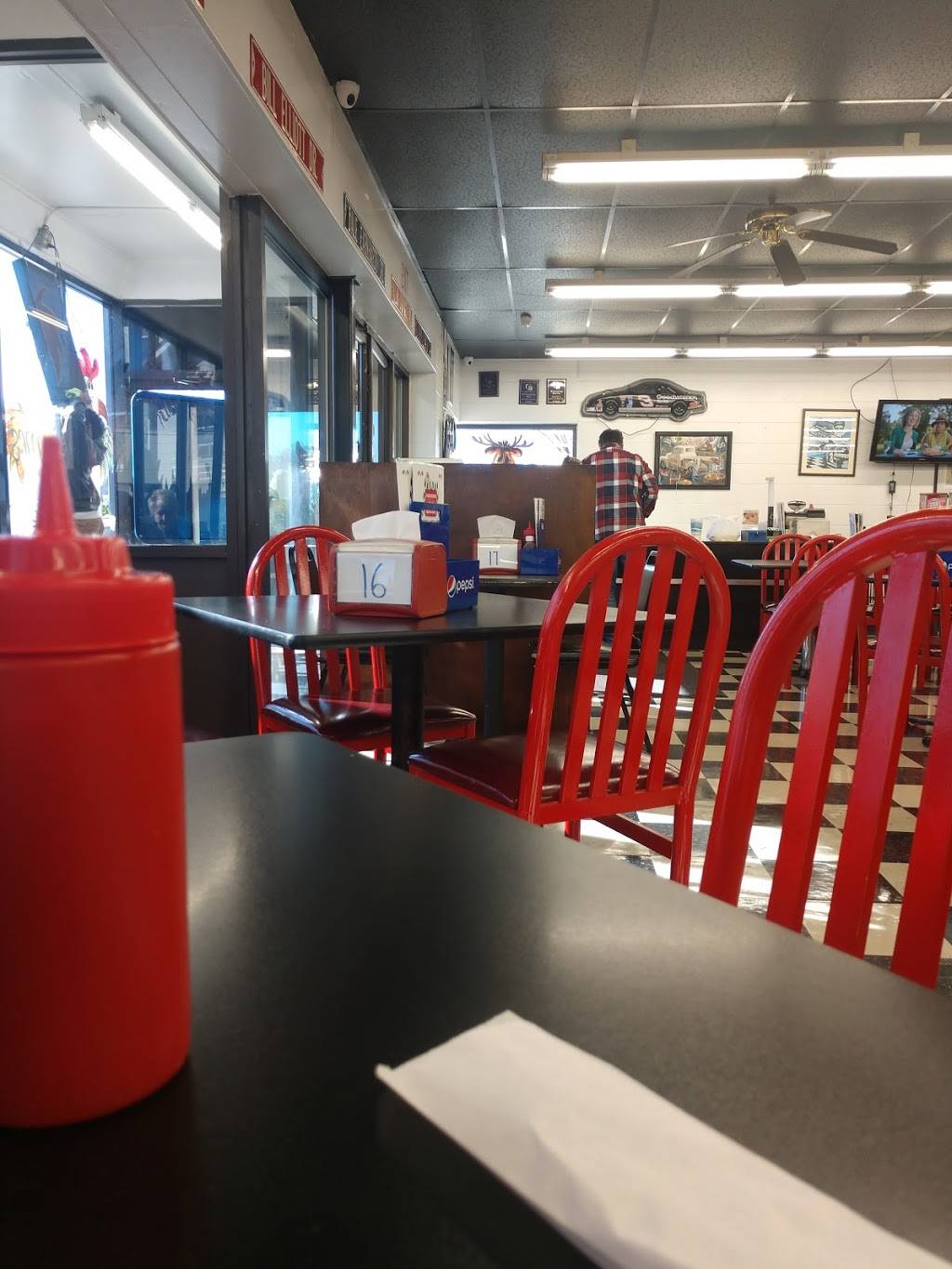 Checkered Flag Barbecue | restaurant | 1530 S Main St, Salisbury, NC 28144, USA | 7046362628 OR +1 704-636-2628