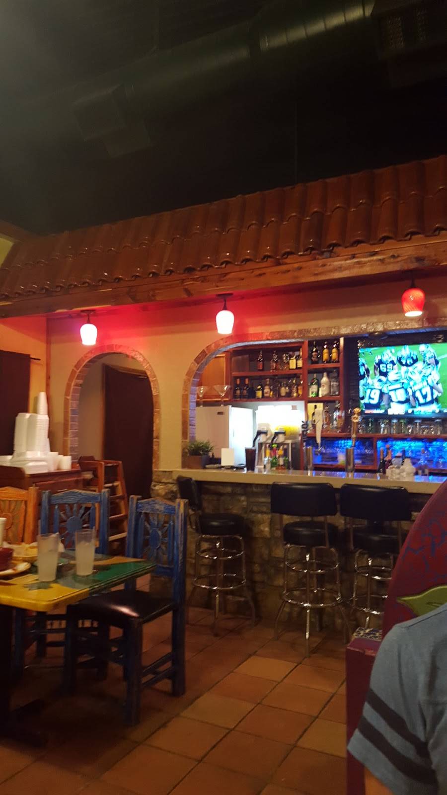 La Fiesta Mexican Restaurant | restaurant | 2217 Fayetteville Rd, Van Buren, AR 72956, USA | 4794715558 OR +1 479-471-5558