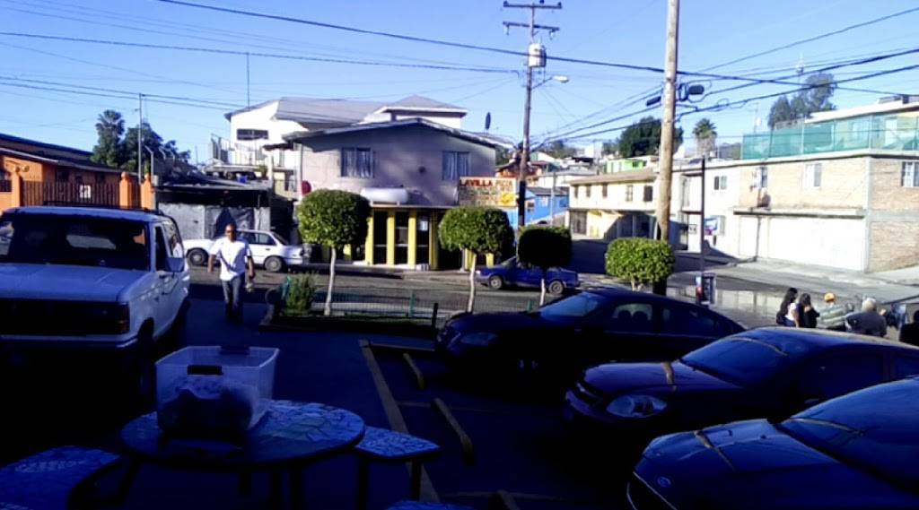 Pizza la villa | restaurant | Av Abraham Gonzales 3745, Francisco Villa, 22615 Tijuana, B.C., Mexico | 016646377074 OR +52 664 637 7074