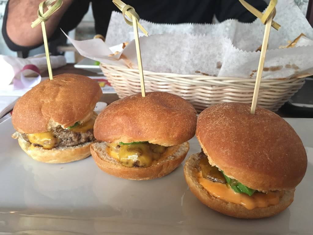 Off the Grid Bar & Grill | restaurant | 3480 Broadway, New York, NY 10031, USA | 6468376166 OR +1 646-837-6166