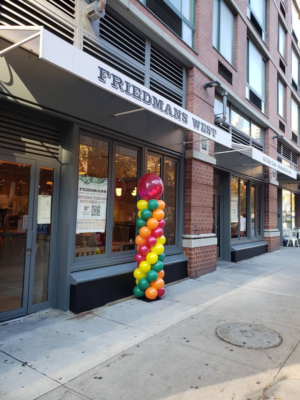 Friedmans West | restaurant | 35 West End Ave, New York, NY 10023, USA | 2125862000 OR +1 212-586-2000