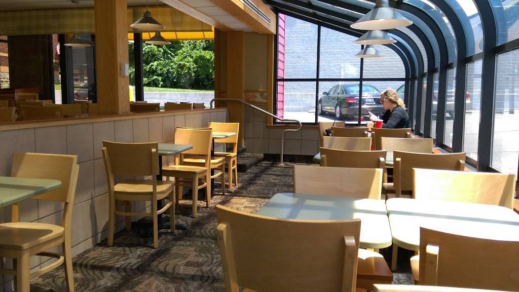 Wendys | restaurant | 3640 Harrison Ave, Cheviot, OH 45211, USA | 5134297637 OR +1 513-429-7637