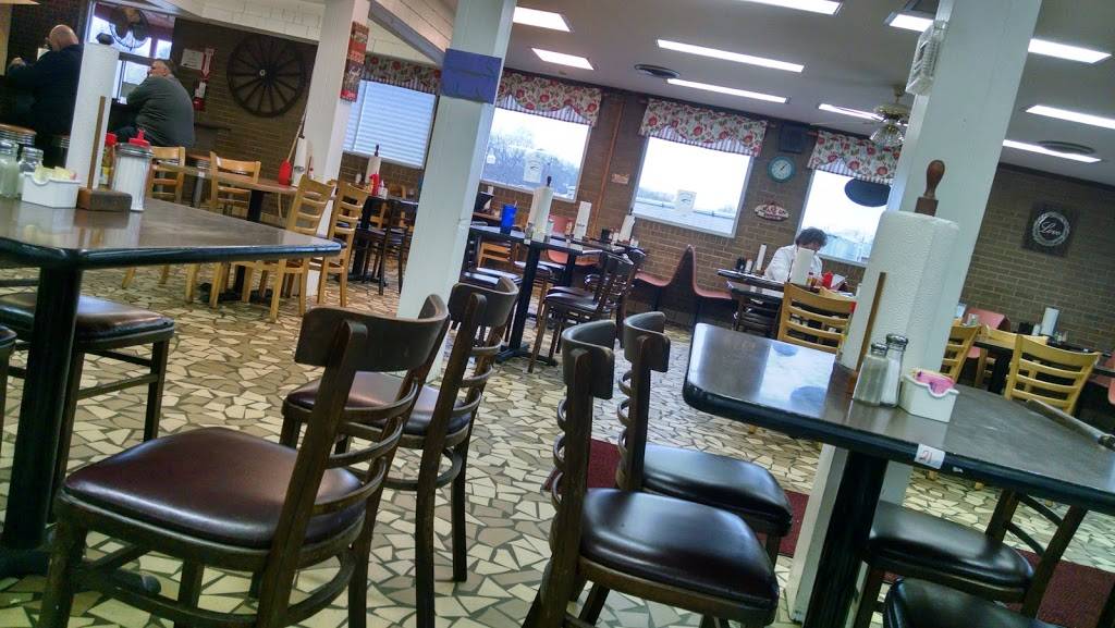 Christines Wagon Wheel | restaurant | 204 W Main St, Marshville, NC 28103, USA | 7046242057 OR +1 704-624-2057