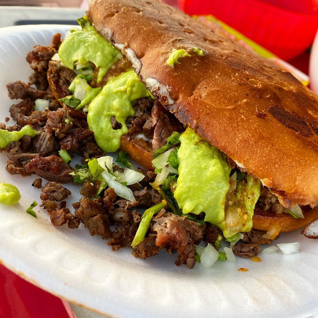Tacos El Pistolon | restaurant | 10485 Locust Ave, Bloomington, CA 92316, USA | 9093136111 OR +1 909-313-6111