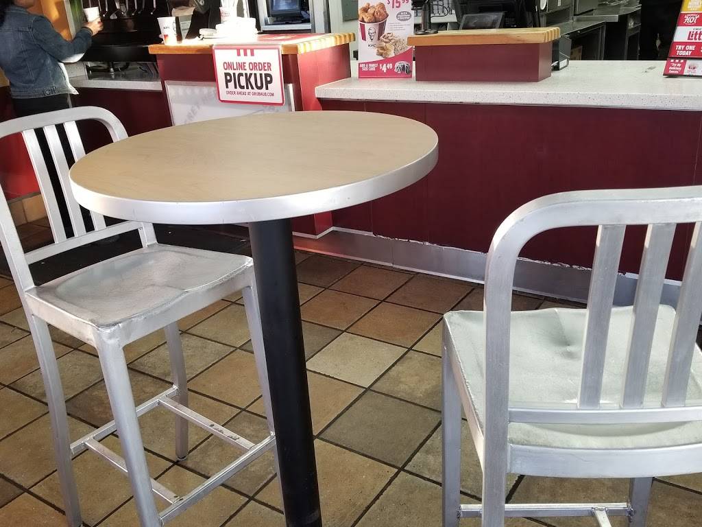 KFC | restaurant | 7010 Central Ave SE, Albuquerque, NM 87108, USA | 5052554640 OR +1 505-255-4640