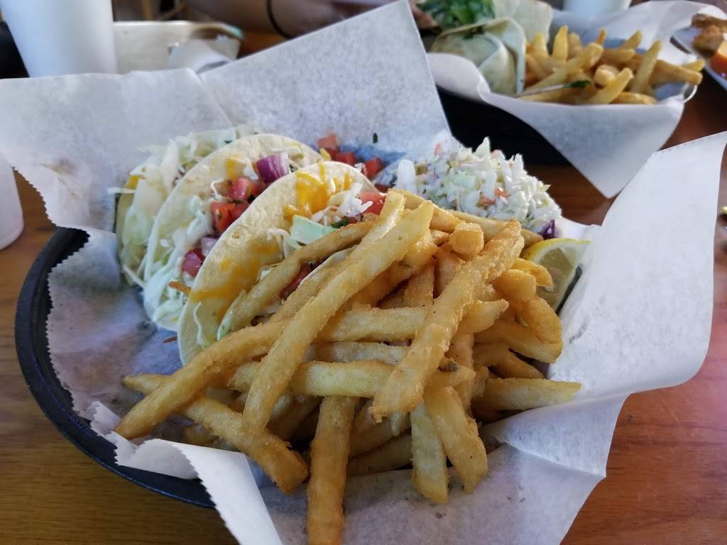 Shark Tales Waterfront Restaurant | restaurant | 677 75th Ave, St Pete Beach, FL 33706, USA | 7277670070 OR +1 727-767-0070